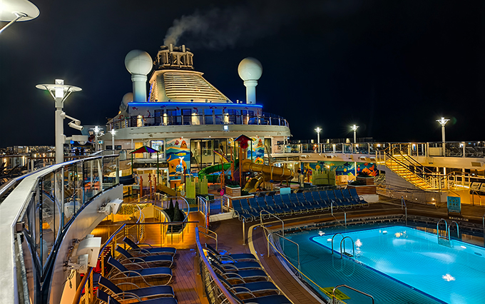 UE team building: Cruise Ship Cruising